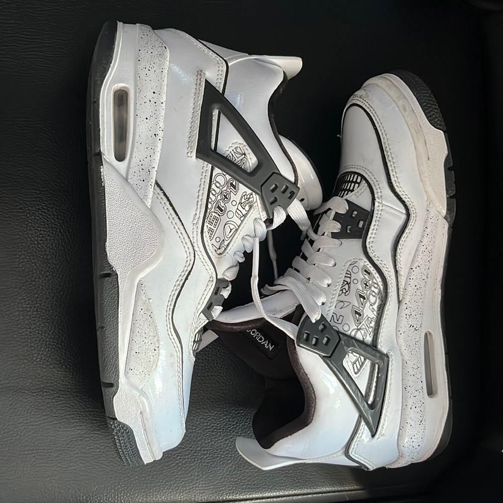 Jordan 4 retro gs  diy size 5.5.they do not fit me anymore,wore them 3 times
